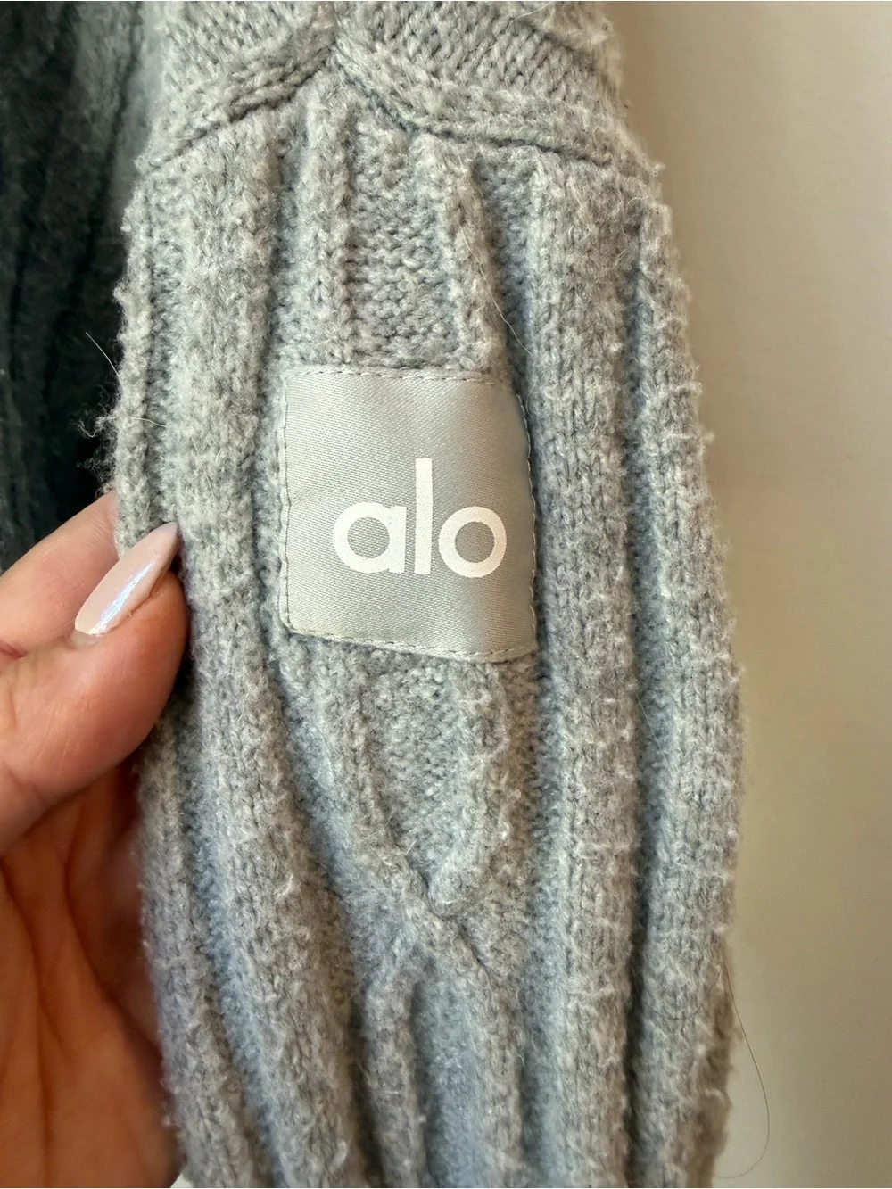 ALO Yoga Cropped Cable Knit Hoodie - Gray